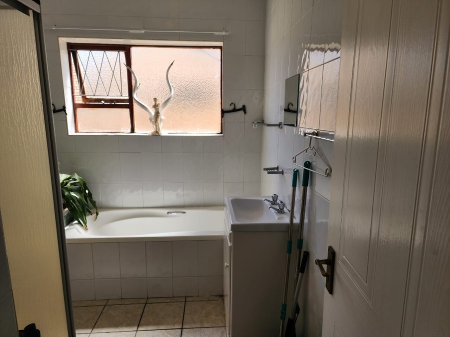 2 Bedroom Property for Sale in Summerstrand Eastern Cape
